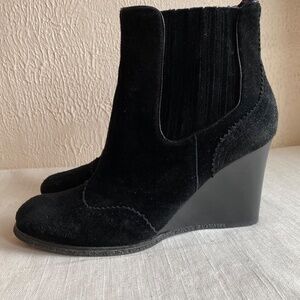 Tommy Hilfiger black suede wedge booties with brogue detailing Size 9.5